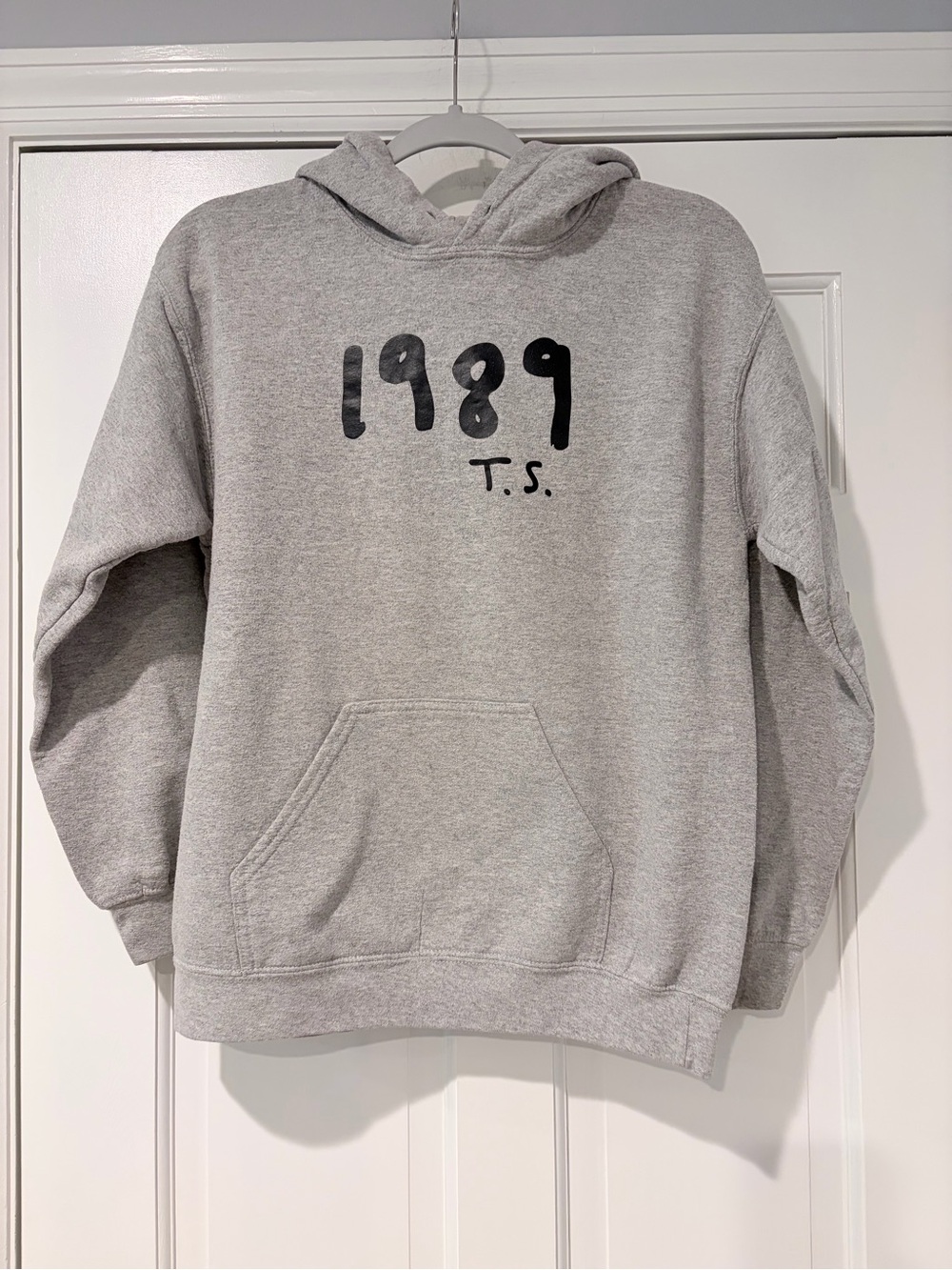 Taylor Swift 1989 T.S. Gray Hoodie Sweatshirt Size Small